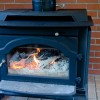 暖炉と薪ストーブはどう違う？どちらの方がメリットが大きい？